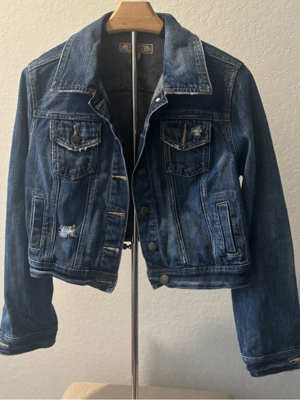 Decree Distressed Cropped Dark Denim Jacket Classic Jean Trucker Women’s Large